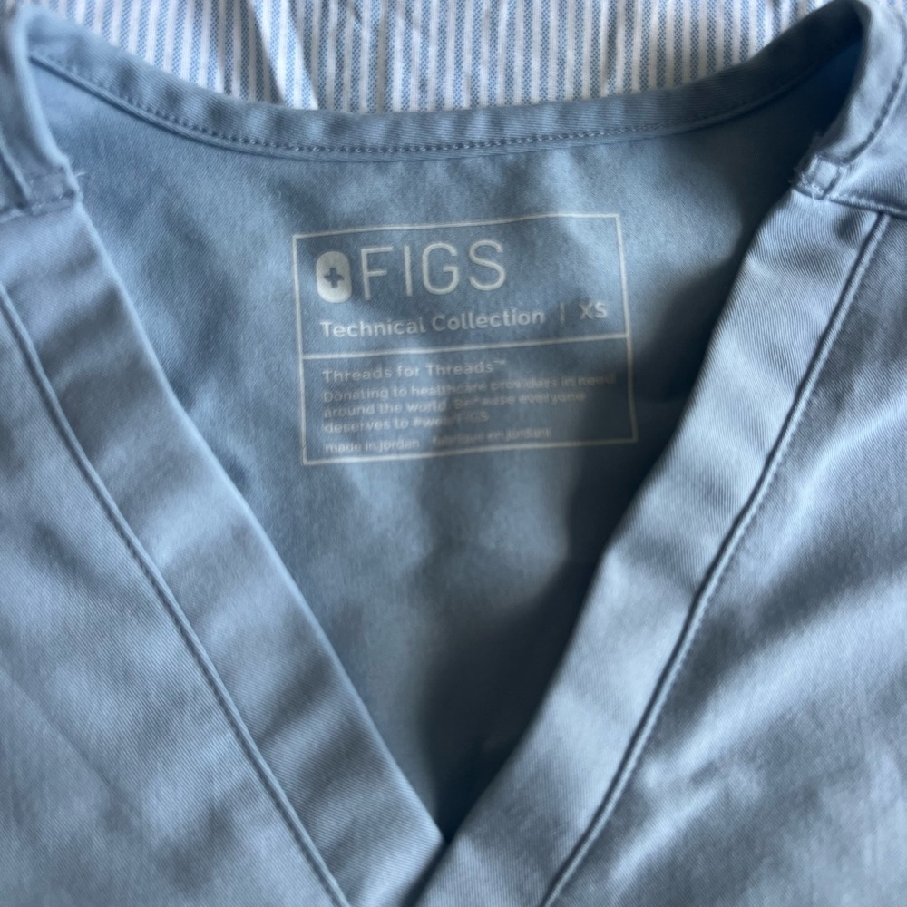 Figs xs dusty blue scrubs set